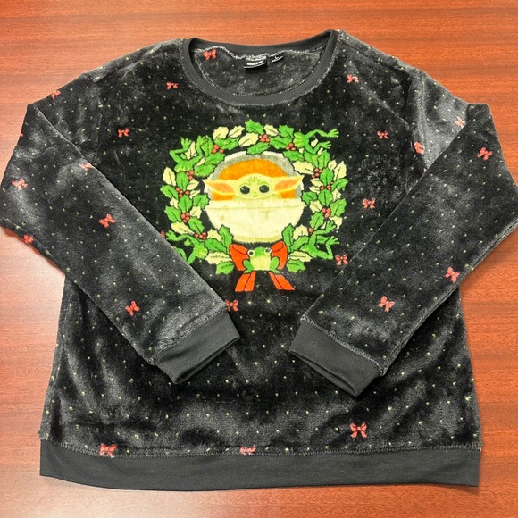 Star Wars The Mandalorian Grogu Baby Yoda Christmas Holiday Sweatshirt L - Picture 1 of 6